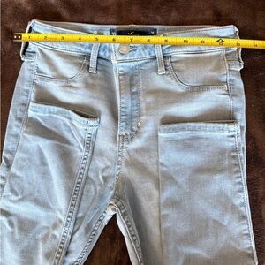 Hollister High-Rise Jean Leggings – Light Wash (W26 L26 3S)